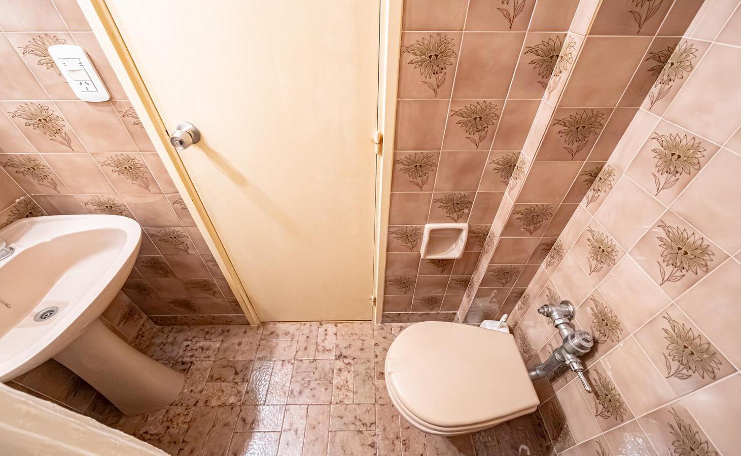 Foto de VENTA DEPARTAMENTO 4 AMBIENTES CON COCHERA EN CABALLITO, imagen 5