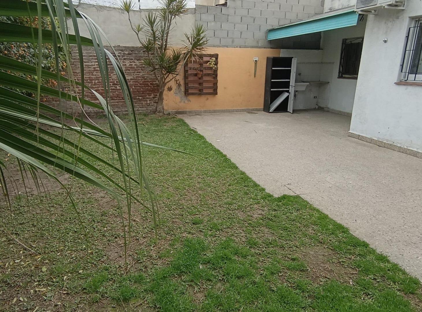 Foto de Casa en venta 3 amb. con Jardin y cochera para 2 autos, super luminosa, imagen 2