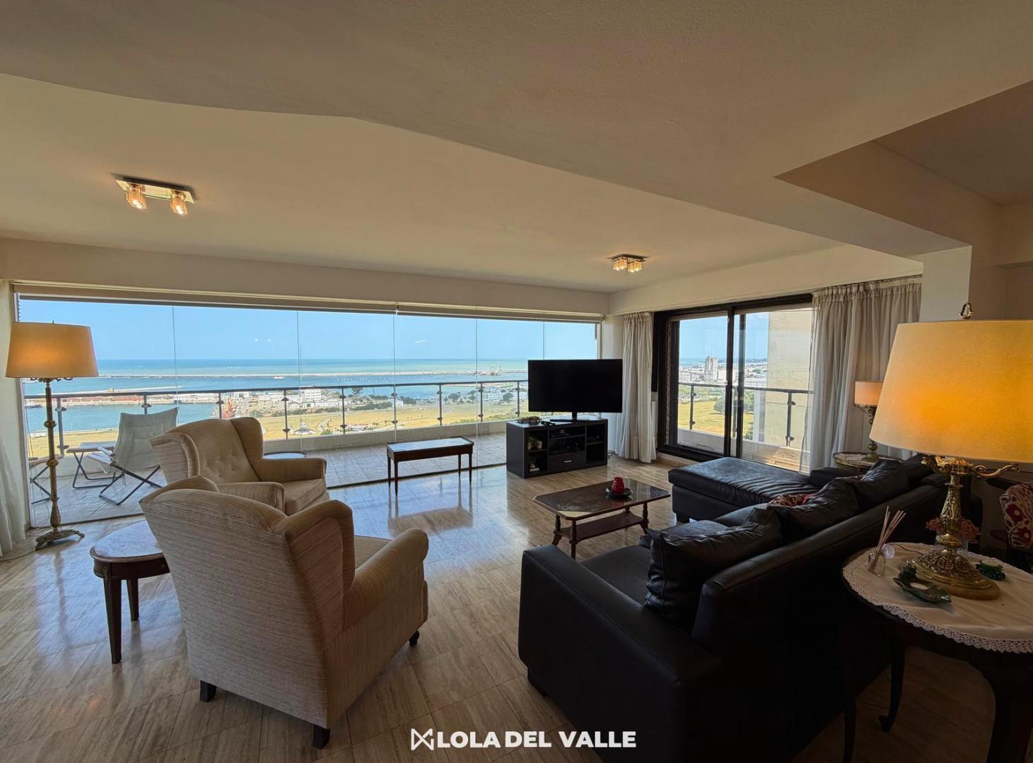 Piso 4 ambientes frente al Golf de Playa Grande