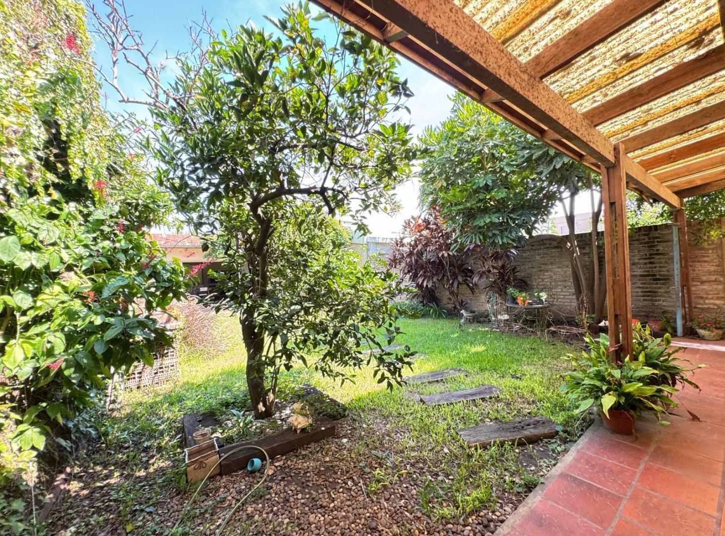 Casa en Alberdi dos dormitorios más comodín