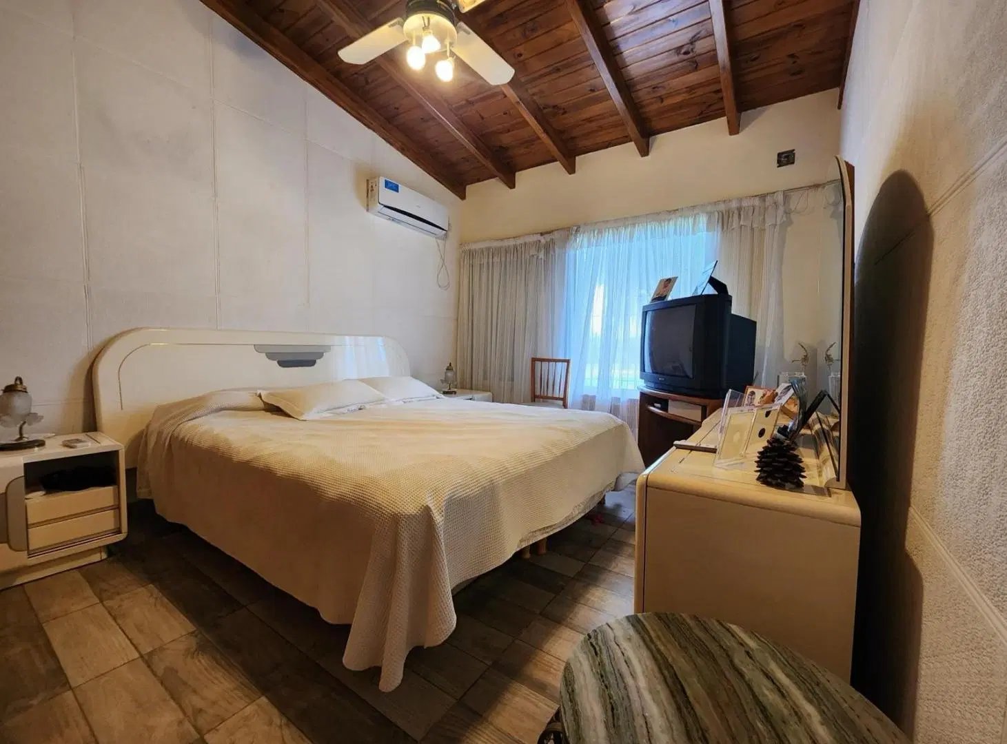 Casa con jardin y pileta en Funes Town 4