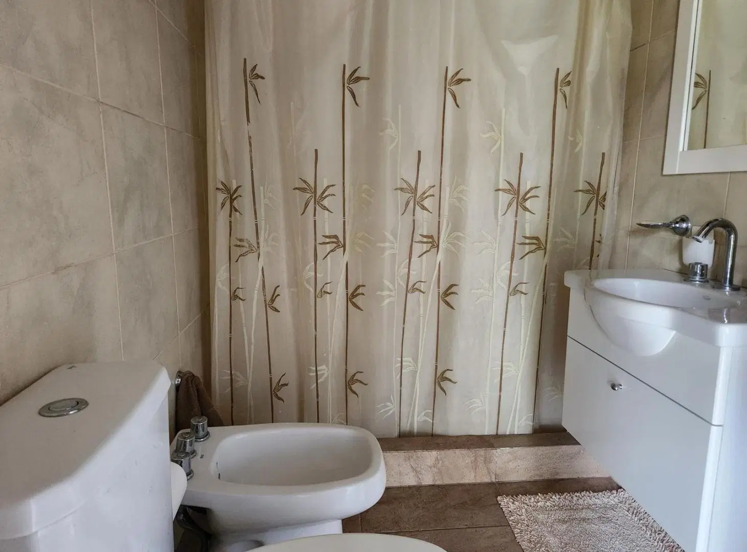 Casa con jardin y pileta en Funes Town 3