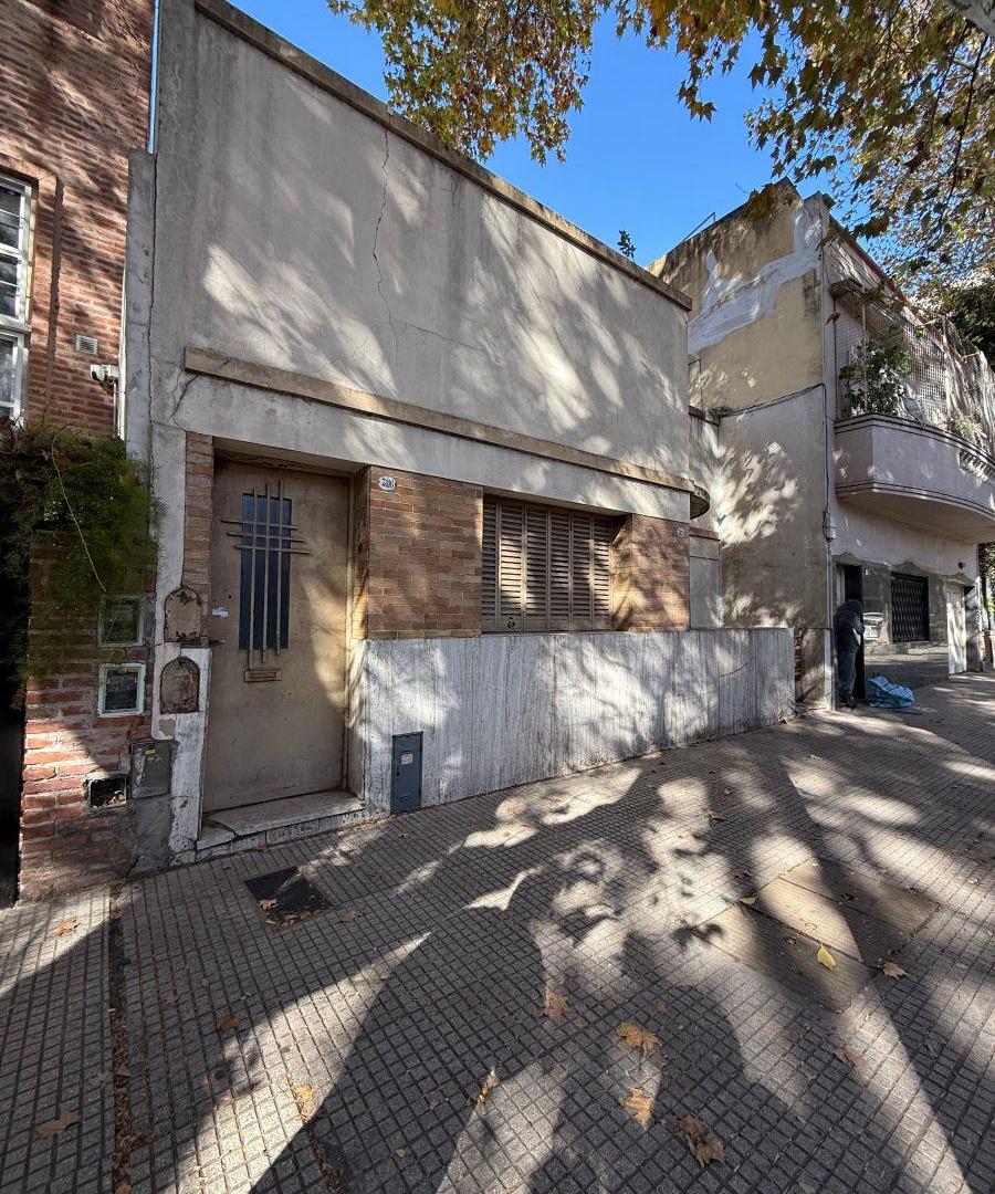 Foto de CASA DE 5 AMBIENTES SOBRE LOTE PROPIO – PARA REFACCIÓN INTEGRAL, imagen 1