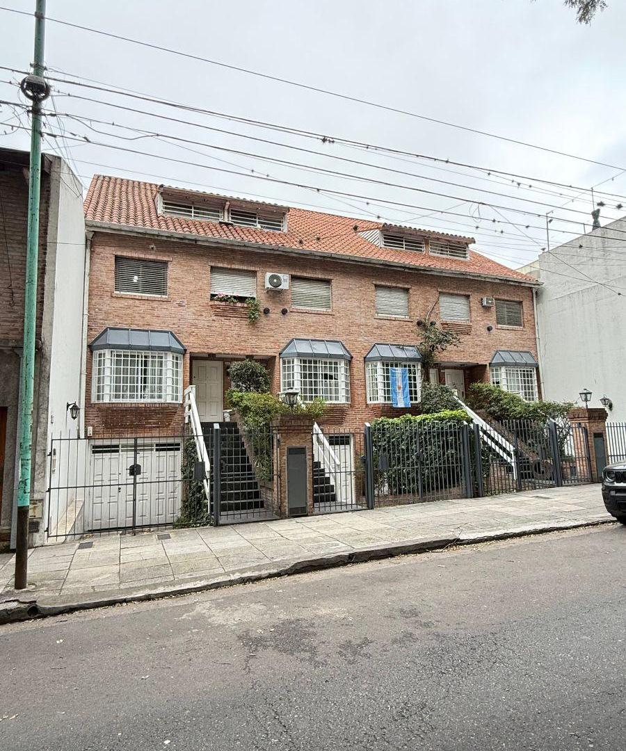 Foto de PH TIPO CASA DE 5 AMBIENTES CON JARDÍN Y COCHERA FRENTE A PLAZA VICUÑA, imagen 4