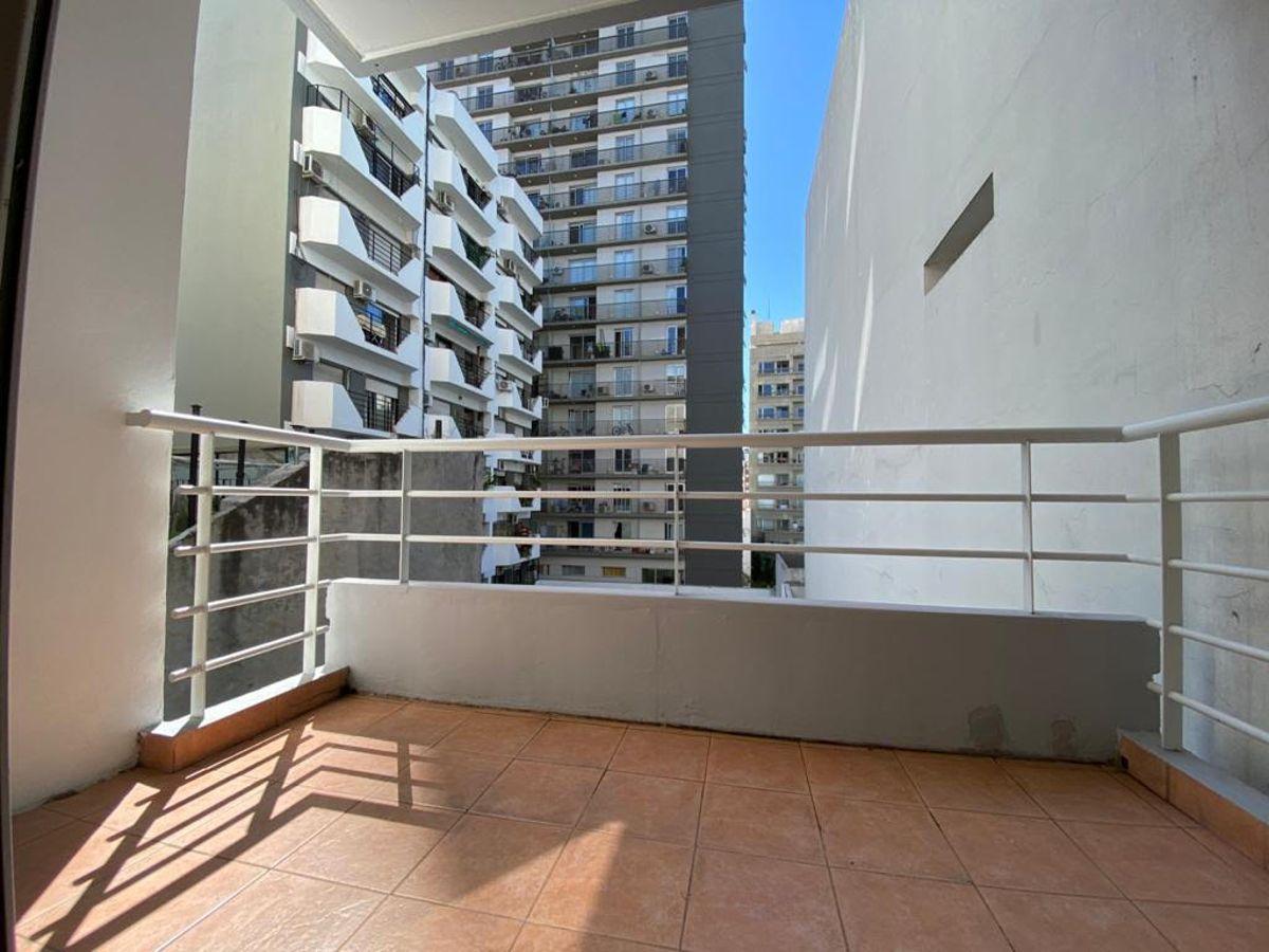 Foto de VENTA | AMPLIO 2 AMBIENTES CON BALCÓN Y COCHERA CUBIERTA – VILLA CRESPO, imagen 1