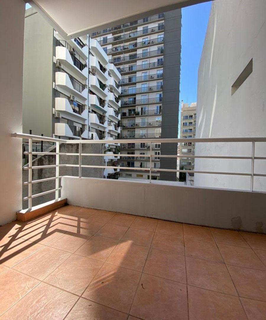 Foto de VENTA | AMPLIO 2 AMBIENTES CON BALCÓN Y COCHERA CUBIERTA – VILLA CRESPO, imagen 3