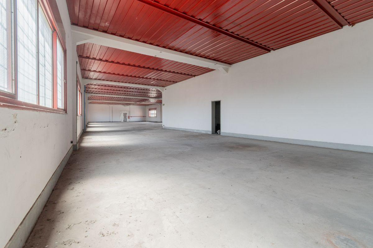 Galpón de 1.100 m² en Avellaneda Centro – Excelente Logística y Playa Privada