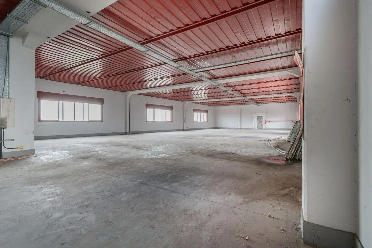 Galpón de 1.100 m² en Avellaneda Centro – Excelente Logística y Playa Privada 4