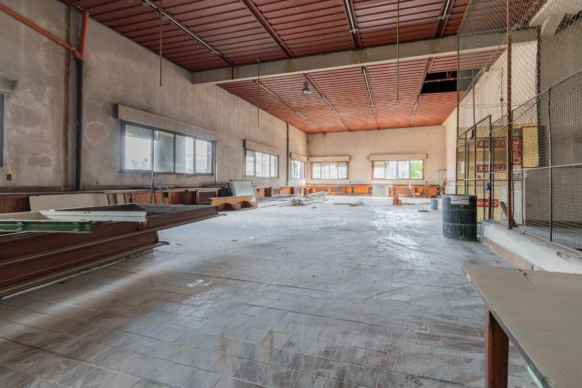 Foto de Amplias Oficinas/Deposito de 400m² en Avellaneda Centro – A Refaccionar / Adaptables, imagen 1