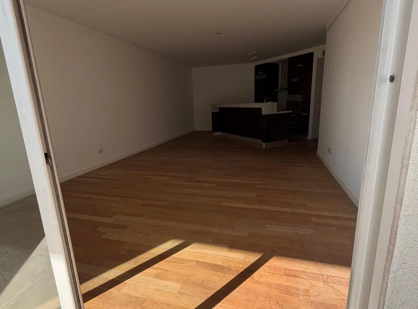 Excelente Departamento en Forum Puerto Madero, con Cochera y Baulera. Muy Luminoso. Excelente Estado 4