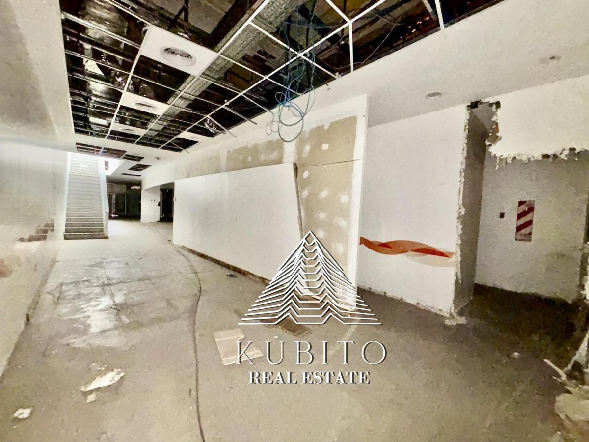 Foto de Imponente Edificio Comercial en Block (Ex Banco Galicia) – Av, imagen 2