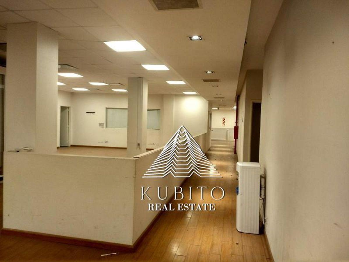 Foto de Imponente Local Comercial / Edificio Corporativo en Block de Estilo, imagen 5