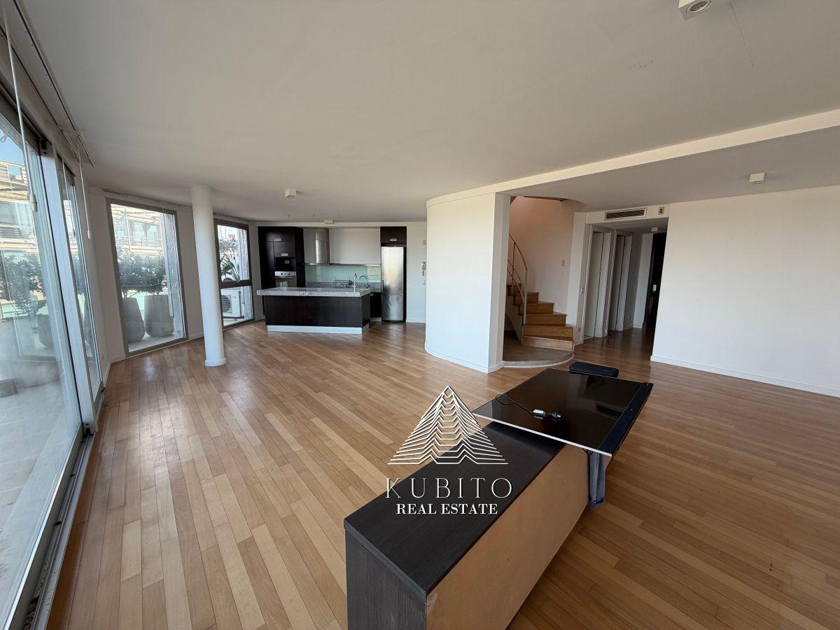 Foto de Exclusivo Penthouse en Forum Puerto Madero con Cochera y Baulera, imagen 2