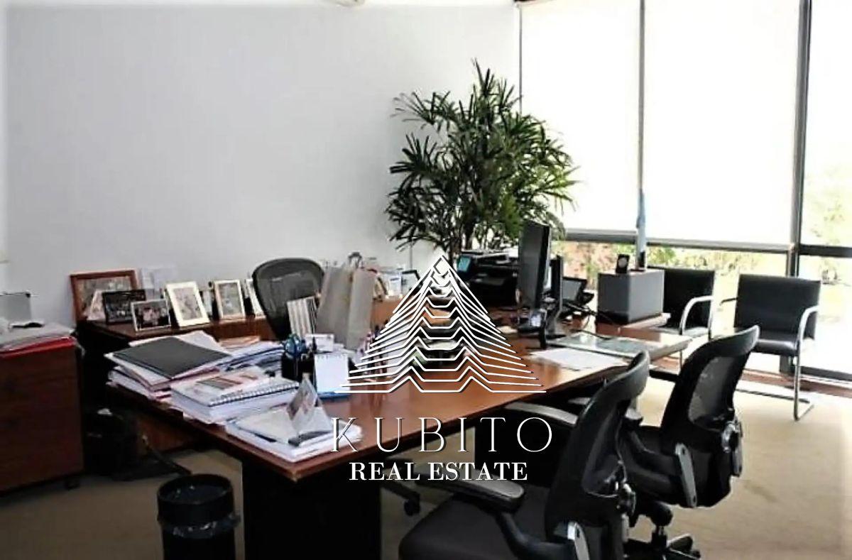 Foto de Emblemático Edificio Corporativo en Block – Categoría A+ (Ex Banco, imagen 1