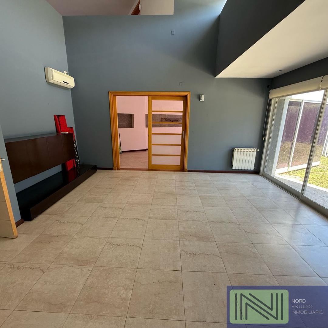 Casa 3 Dorm. en Venta - Country Barrancas 1