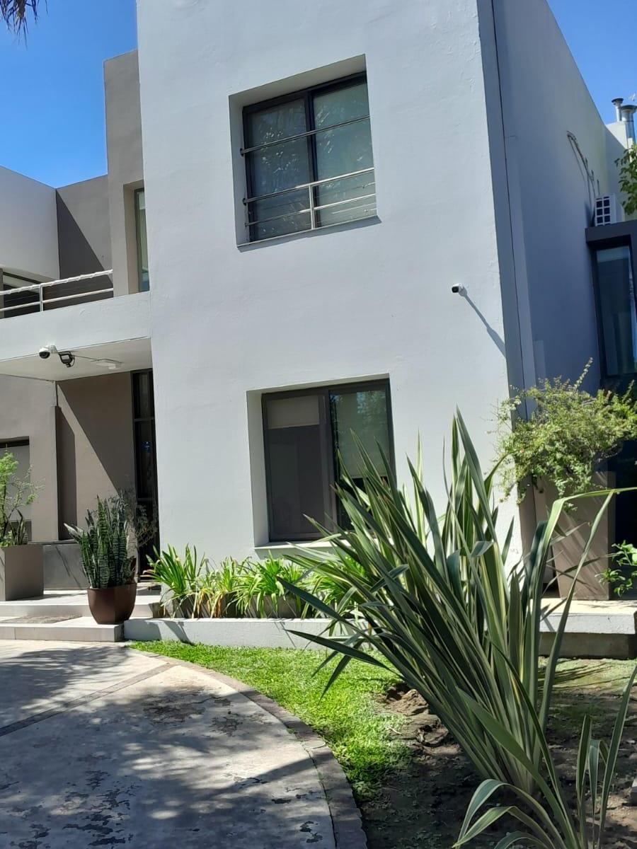 Venta Casa en Los Cielos, Valle Escondido 5 Dorm. 3 Baños 5