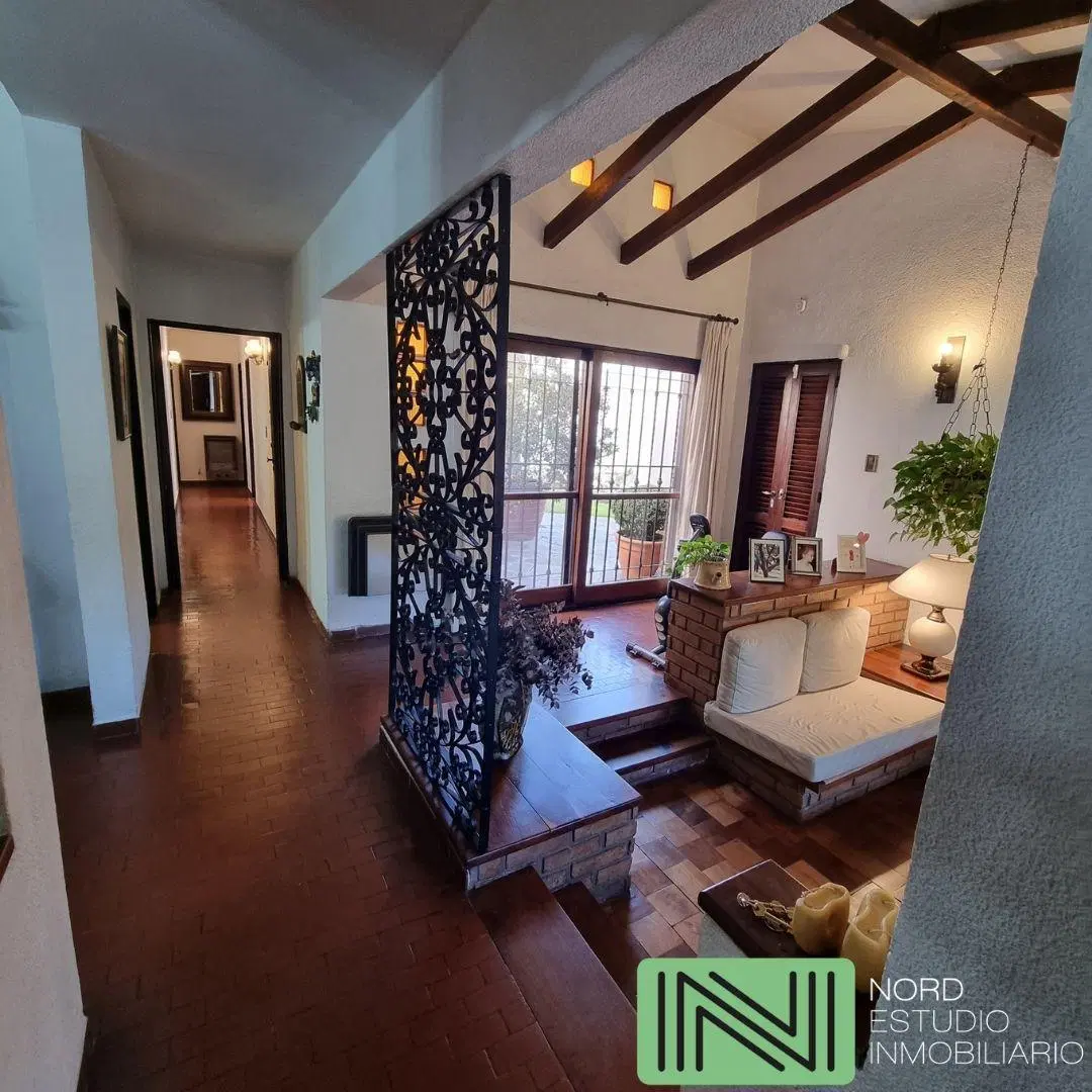 VENTA CASA EN URCA, 4 DORMITORIOS, DOS LOCALES COMERCILAES Y SALIDA A DOS CALLES 4