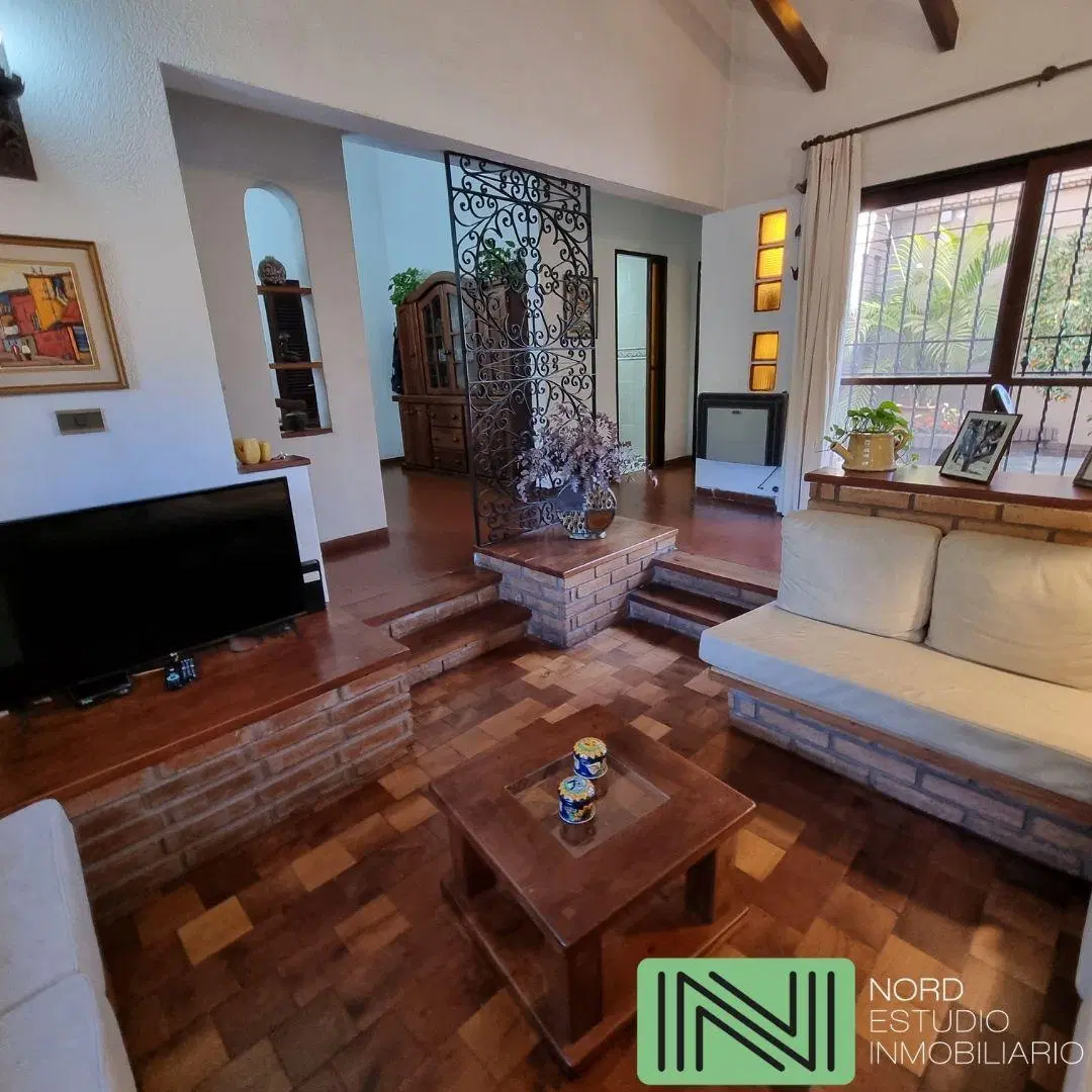 VENTA CASA EN URCA, 4 DORMITORIOS, DOS LOCALES COMERCILAES Y SALIDA A DOS CALLES 8