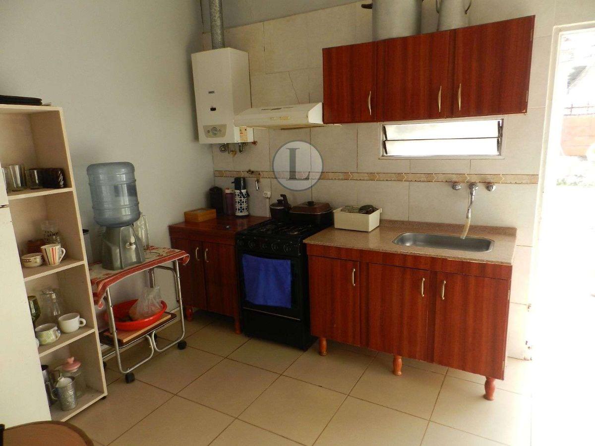 Foto de VENTA Casa de 2 dormitorios, ubicada en calle Saavedra, imagen 2