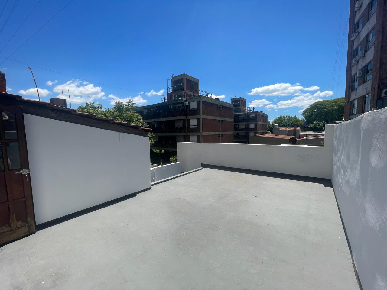 Foto de Venta departamento 2 ambientes con patio y terraza sin expensas, imagen 1