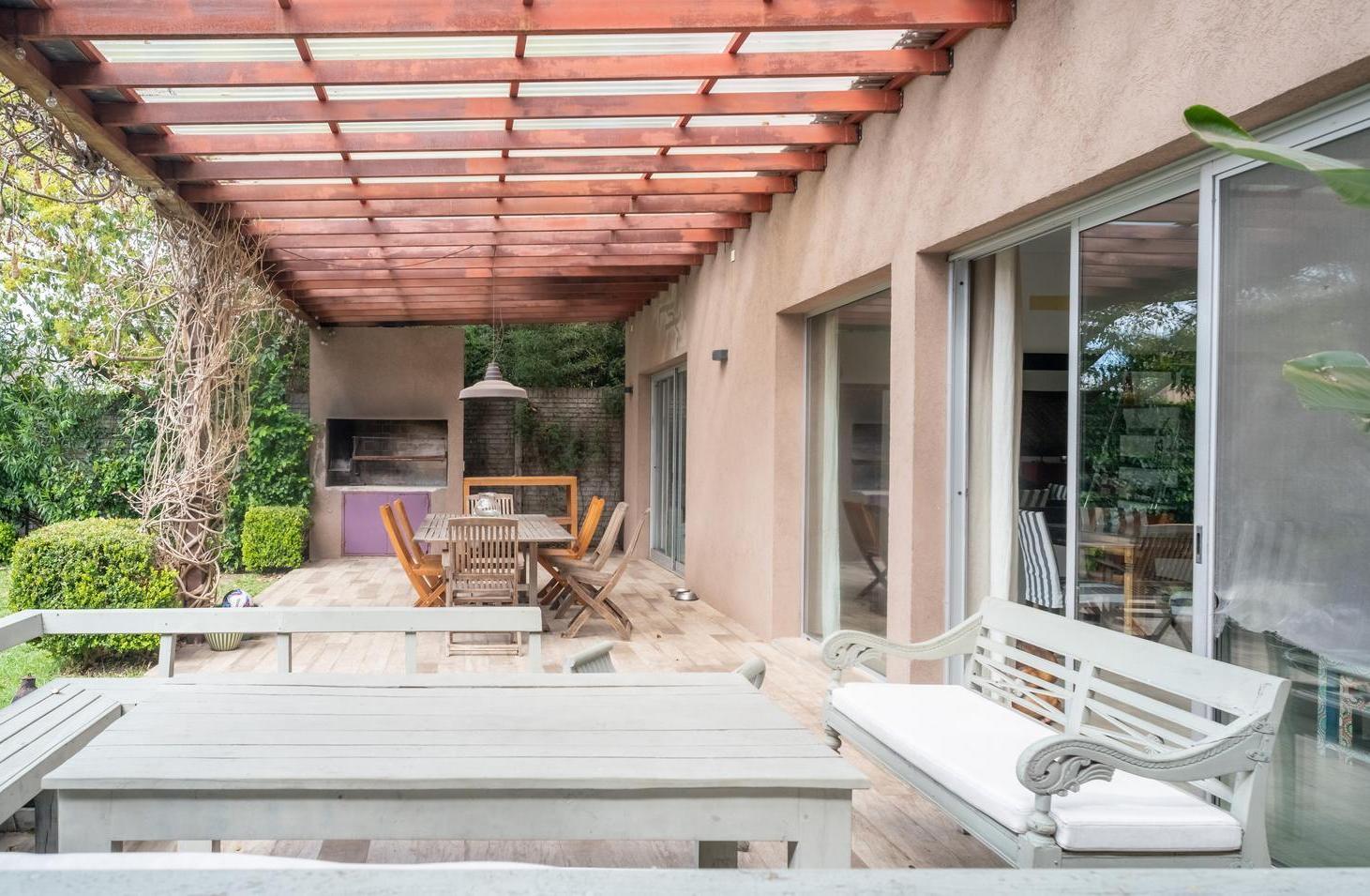 Foto de Casa en Venta en Barrio Semi cerrado - Zona Santa Rita, imagen 3