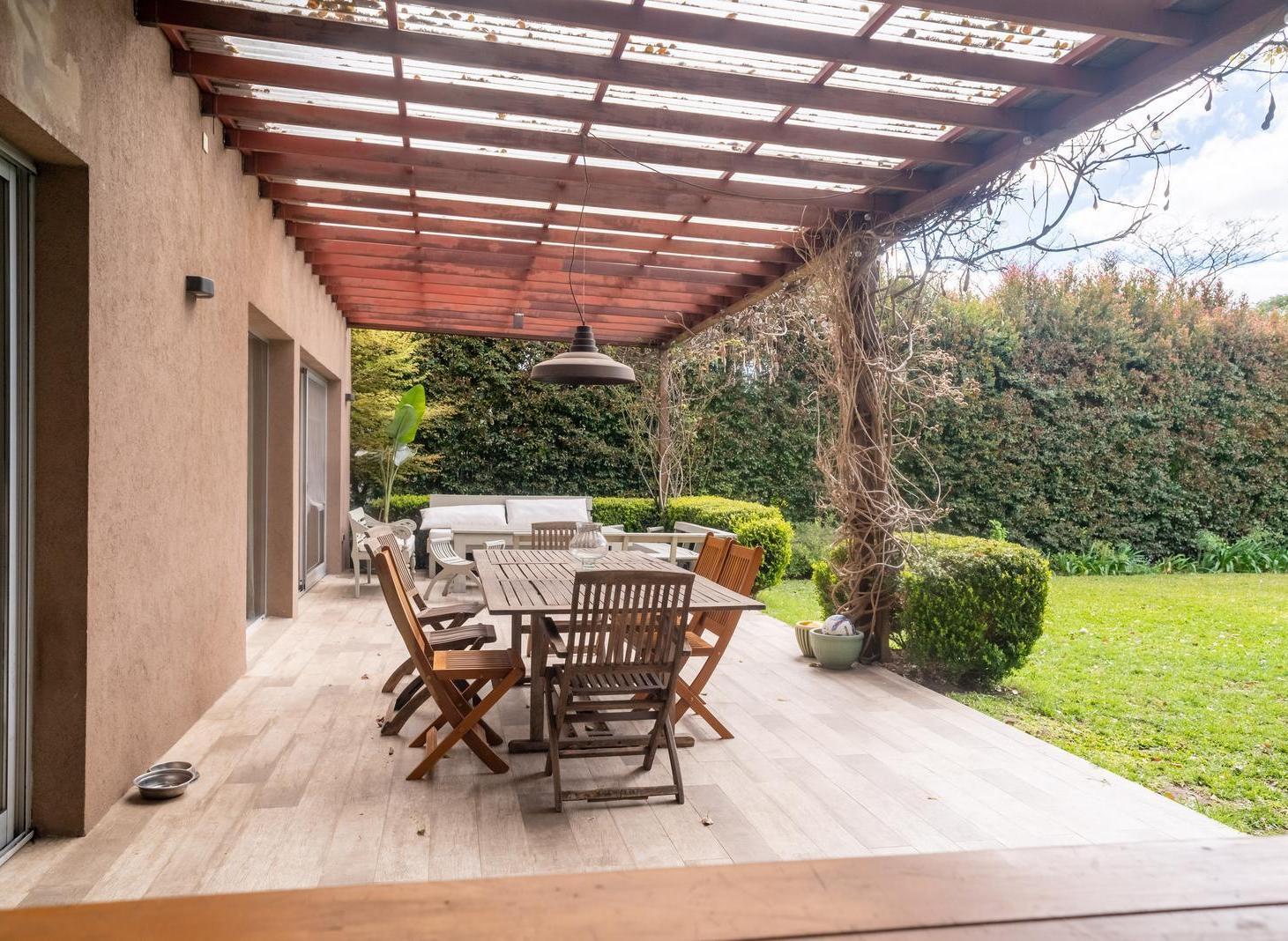 Foto de Casa en Venta en Barrio Semi cerrado - Zona Santa Rita, imagen 2