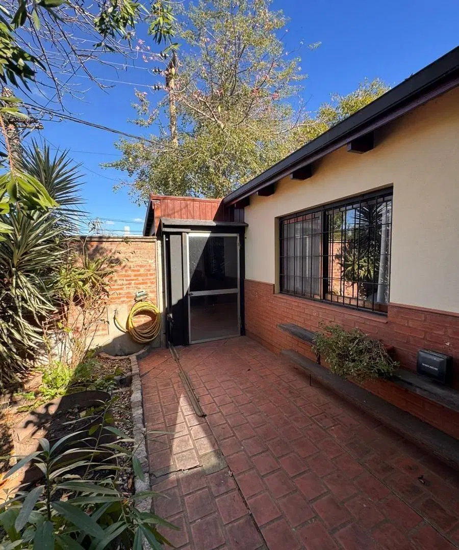 Casa en Granadero Baigorria 8
