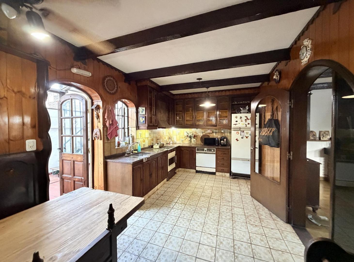 Foto de Casa en Mart.-Fleming/Panam/ estilo español con 2 cocheras, imagen 2