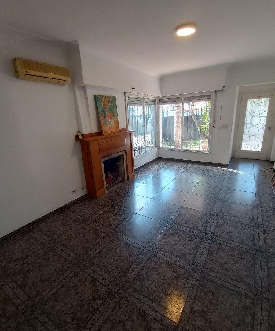 Foto de Chalet clásico de 3 ambientes con jardín, garage y terraza | Bernal, imagen 4