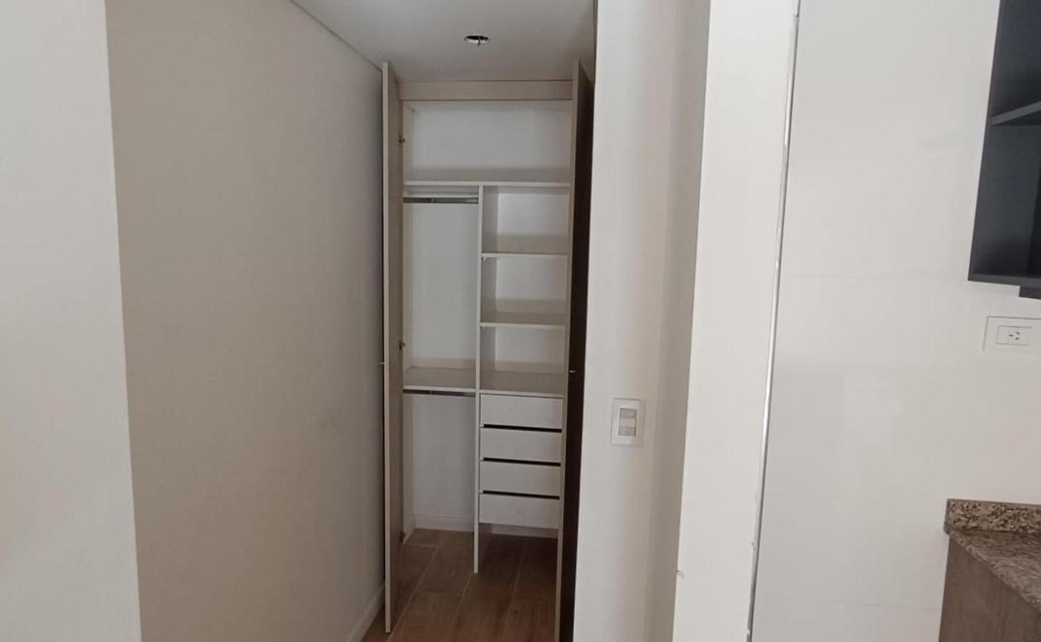 Foto de VENTA DE MONOAMBIENTE CON BALCÓN PARA VIVIR O INVERSIÓN EN E, imagen 2