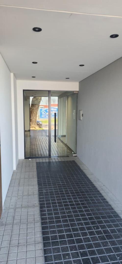 Foto de DEPARTAMENTO 2 AMB.CON TOILLETE Y BA;O EN SUITE, imagen 2