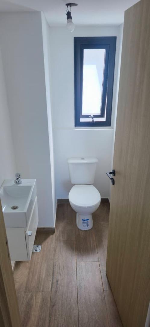 Foto de DEPARTAMENTO 2 AMB.CON TOILLETE Y BA;O EN SUITE, imagen 4