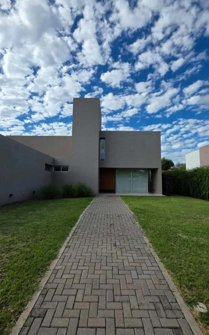 Barrio La Santina- Casa en venta 3