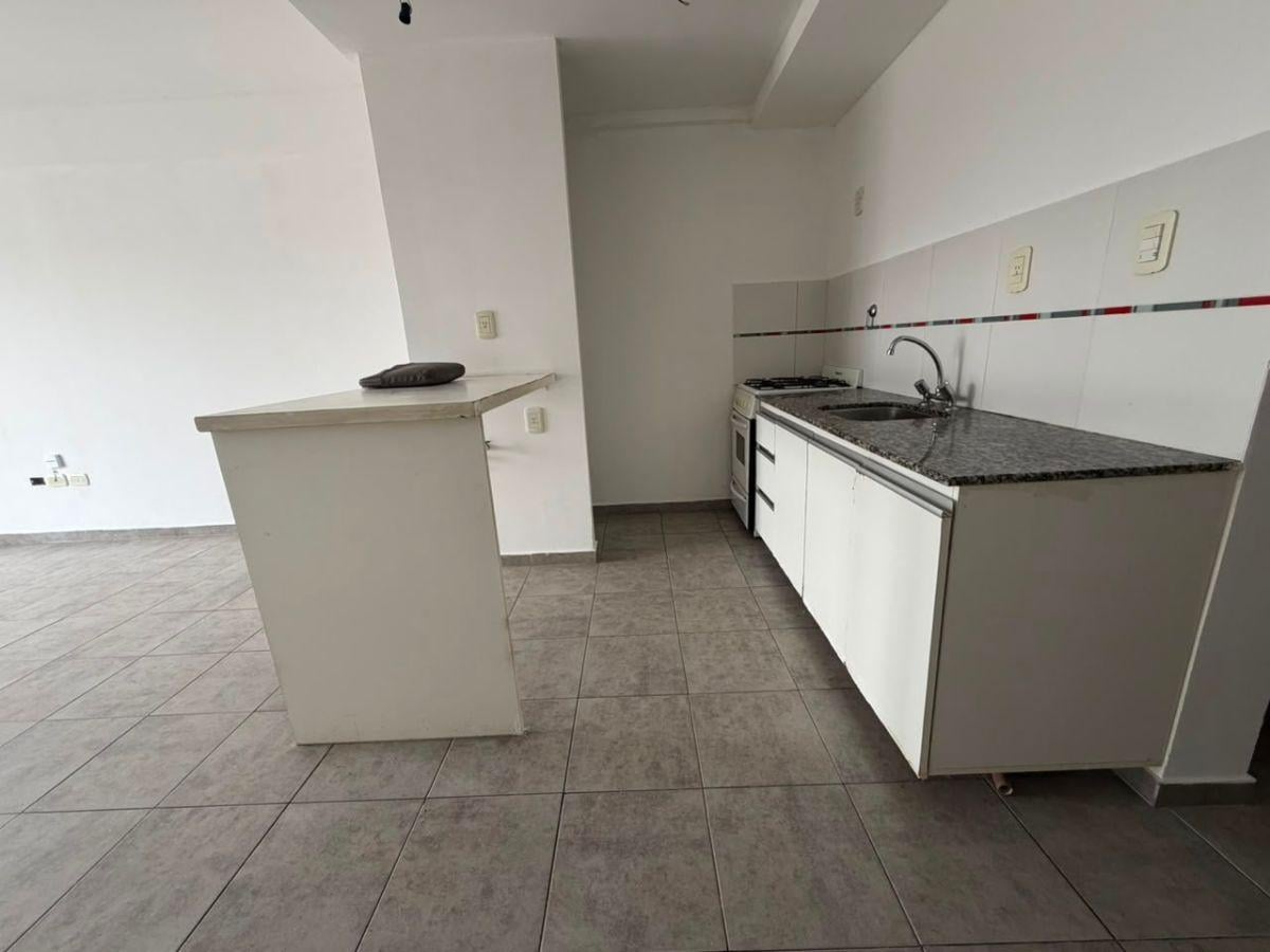 Foto de MONOAMBIENTE EN ALQUILER 7 63 Y 64, imagen 3