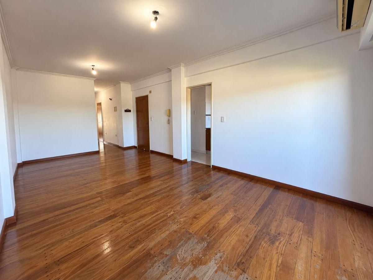 Foto de ALQUILER - departamento de dos dormitorios y cochera, imagen 3