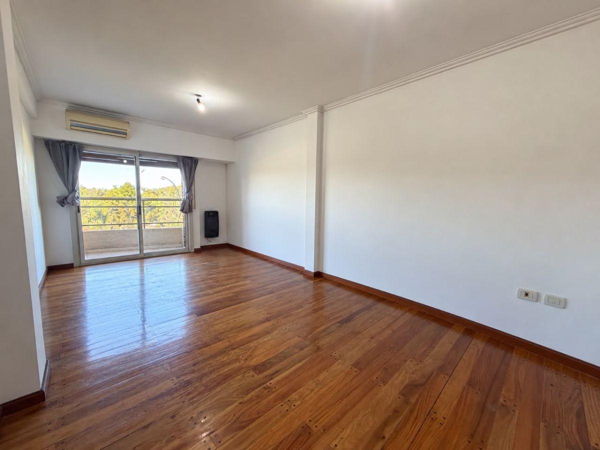 Foto de ALQUILER - departamento de dos dormitorios y cochera, imagen 2