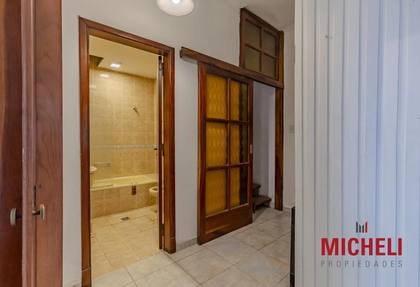 Casa de 3 dormitorios con cochera cubierta y parque en venta. Gonnet. 5