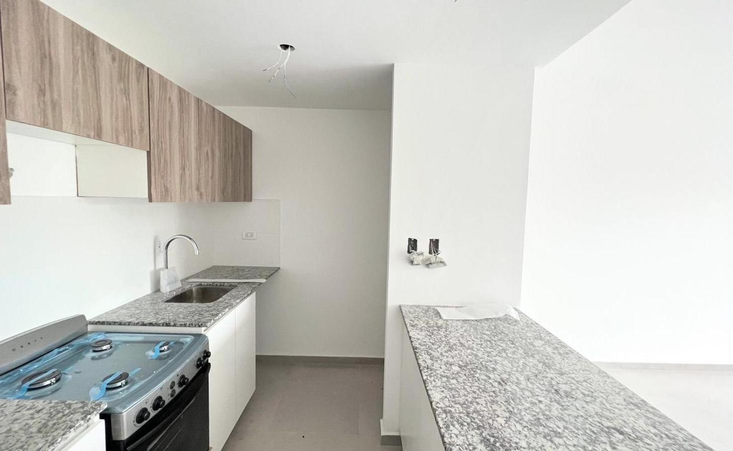 Foto de MONOAMBIENTE DE CATEGORIA CON COCHERA EN VENTA. LA PLATA., imagen 5