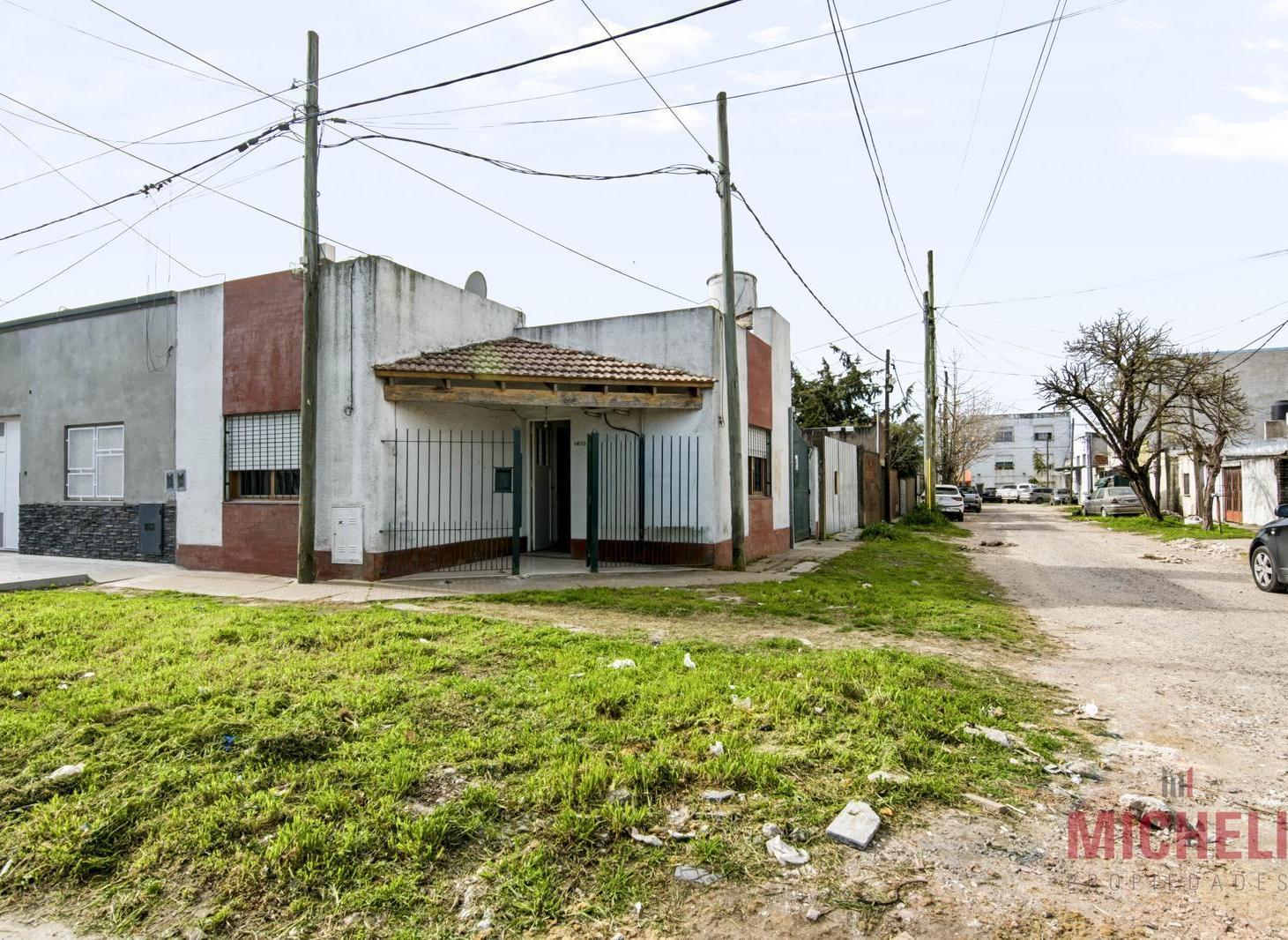 Foto de PH al frente de 2 dormitorios con cochera y patio. Los Hornos., imagen 1