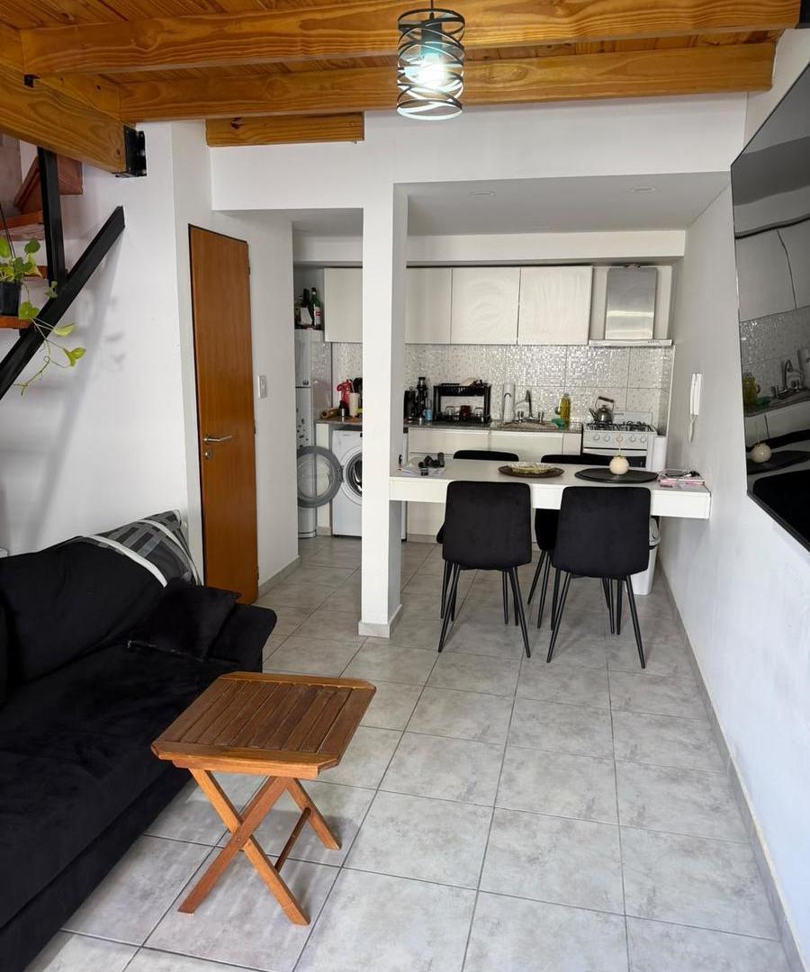 Foto de PH TIPO LOFT DE 1 DORMITORIO EN VENTA. LA PLATA., imagen 1