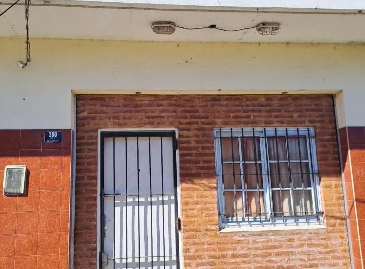 INGRESO DE ALQUILER EN CLAYPOLE CERCANO A LA PLAZA VICENTE RE  1