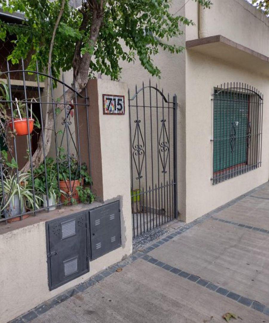 VENTA CASA con DEPARTAMENTO EN MONTE GRANDE