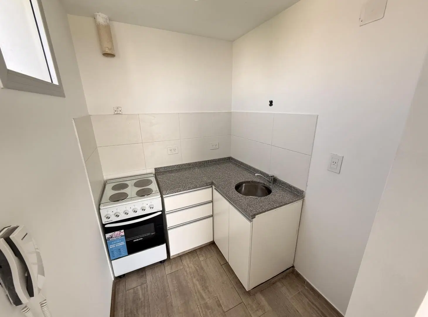Departamento monoambiente en venta zona estudiantes con balcon en La Plata 2