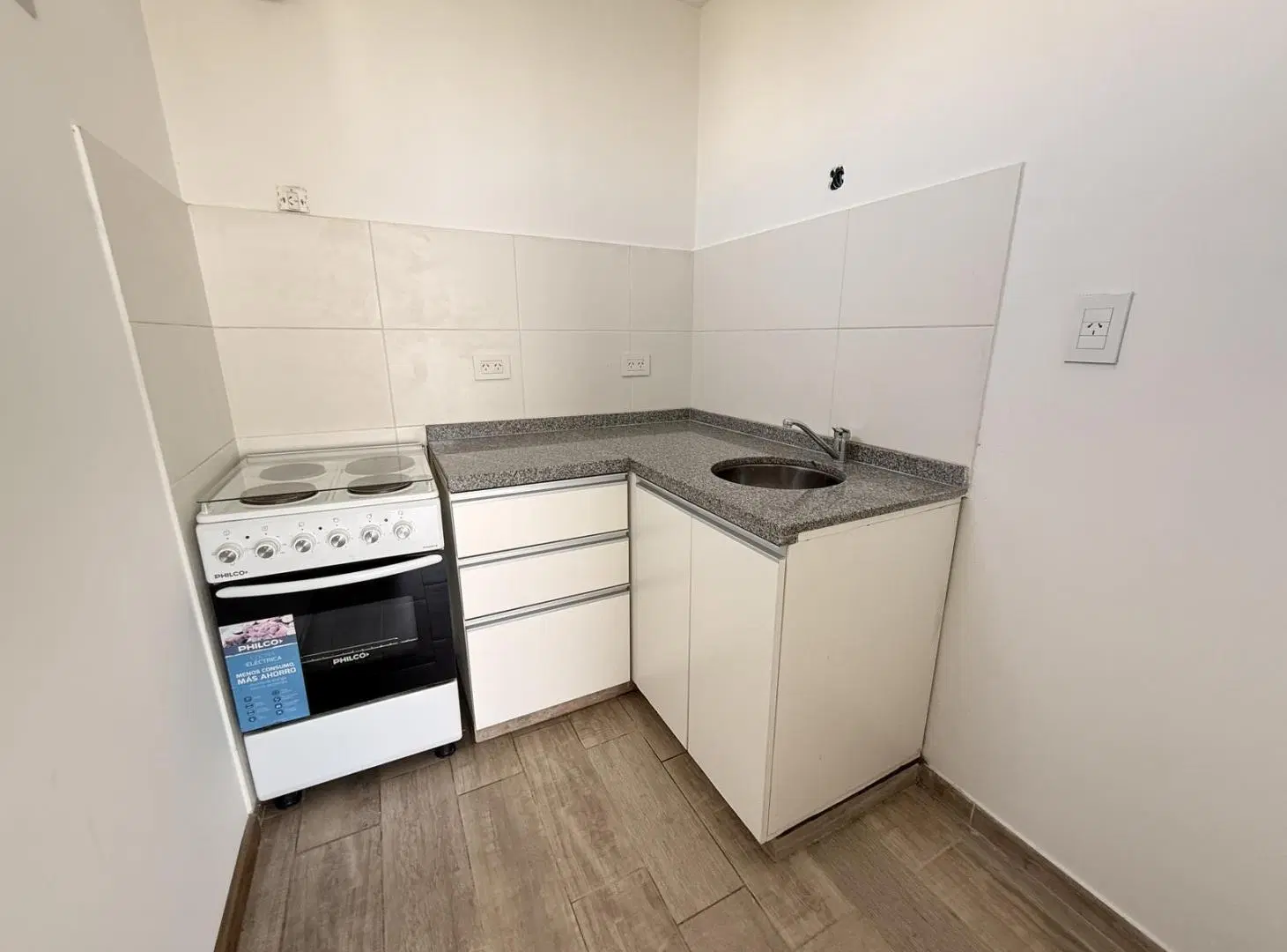Departamento monoambiente en venta zona estudiantes con balcon en La Plata 3