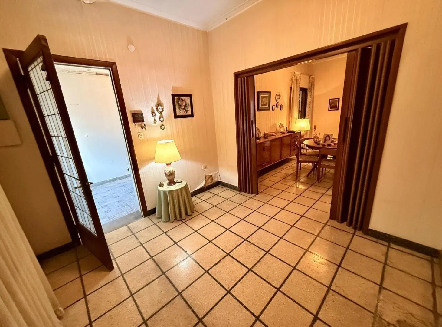 Casa a refaccionar dos dormitorios cochera para dos vehiculos y parque 5