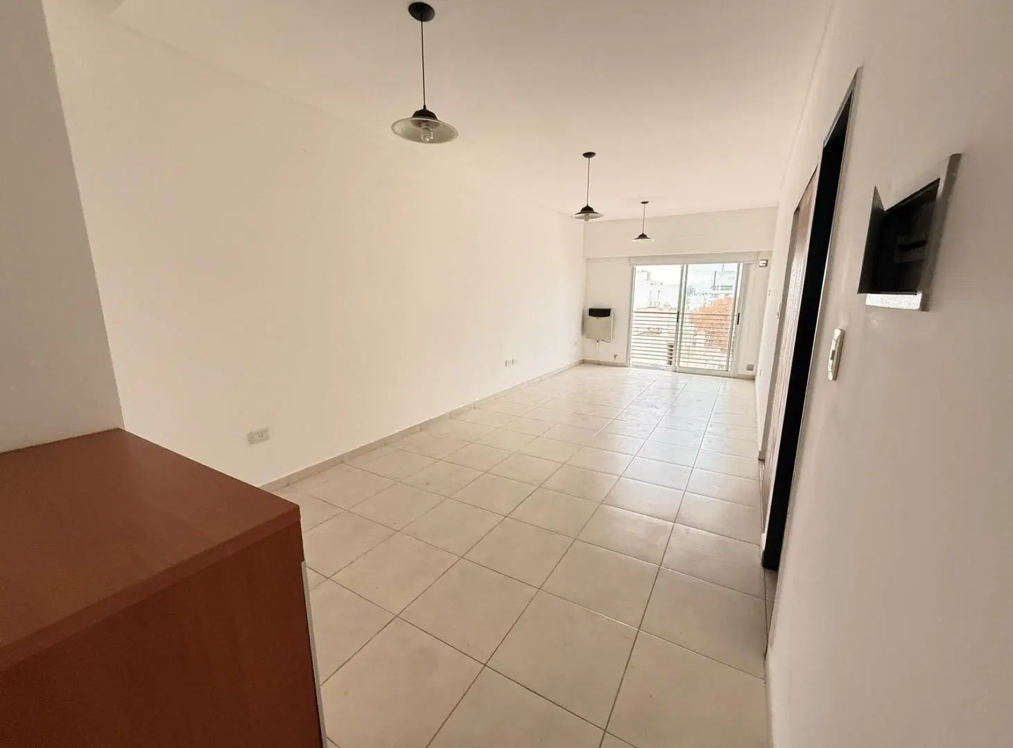Departamento monoambiente en alquiler sobre avenida 13 2