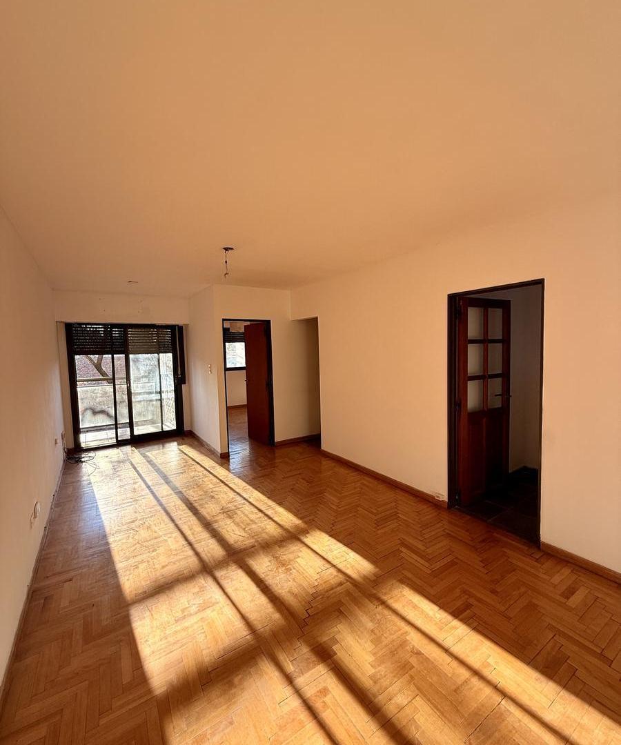 Departamento de un dormitorio con balcon en alquiler sobre av. 44