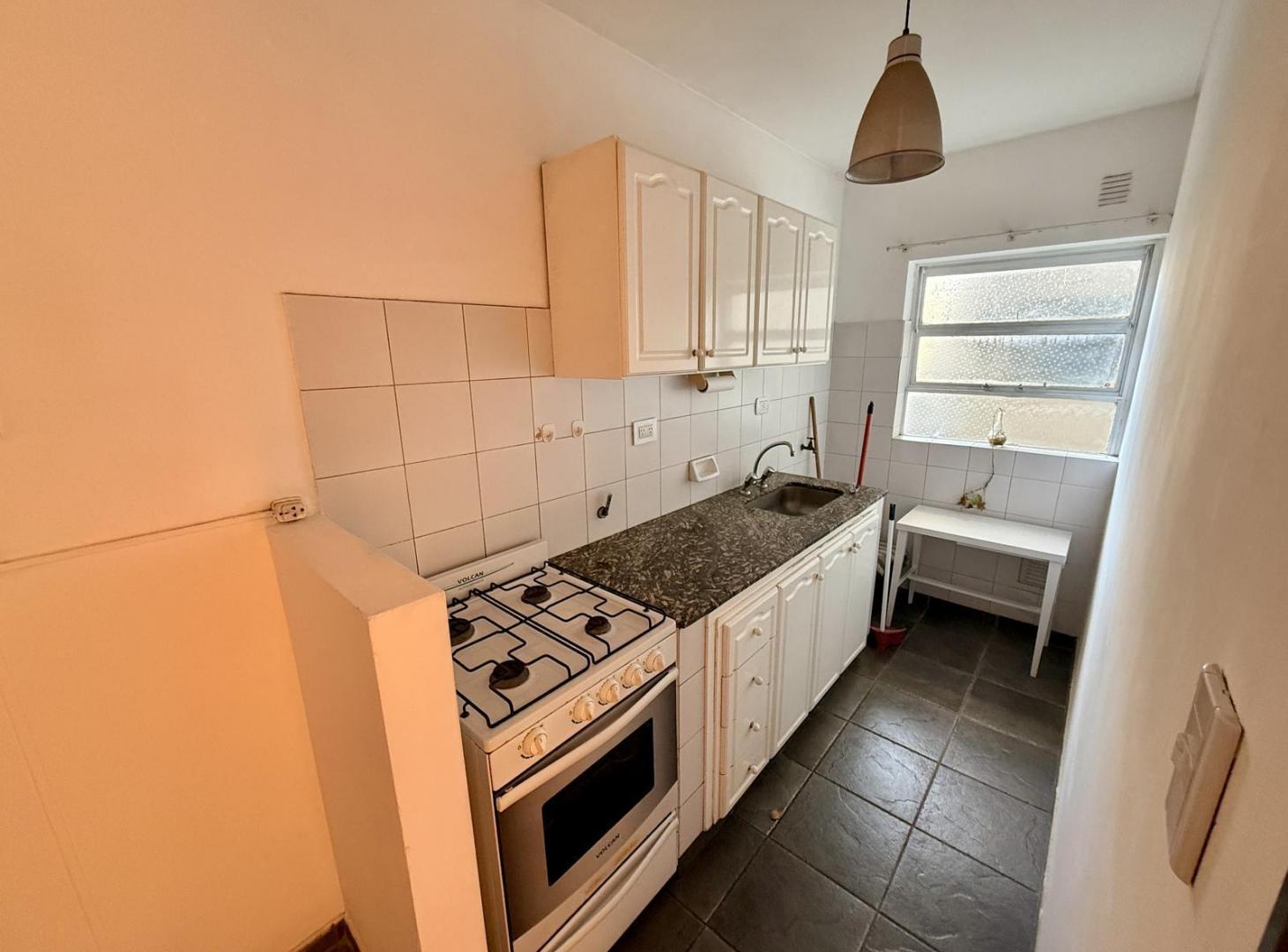 Foto de Departamento de un dormitorio con balcon en alquiler sobre av. 44, imagen 1