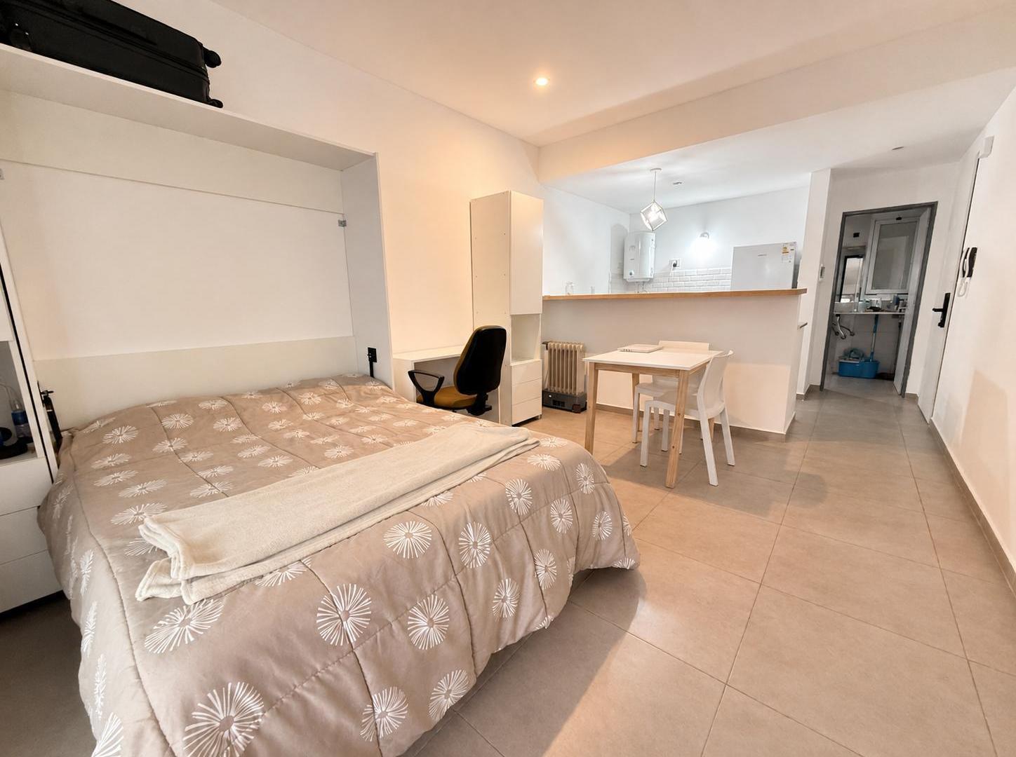 Departamento monoambiente en venta en La Plata sobre 7 con cochera