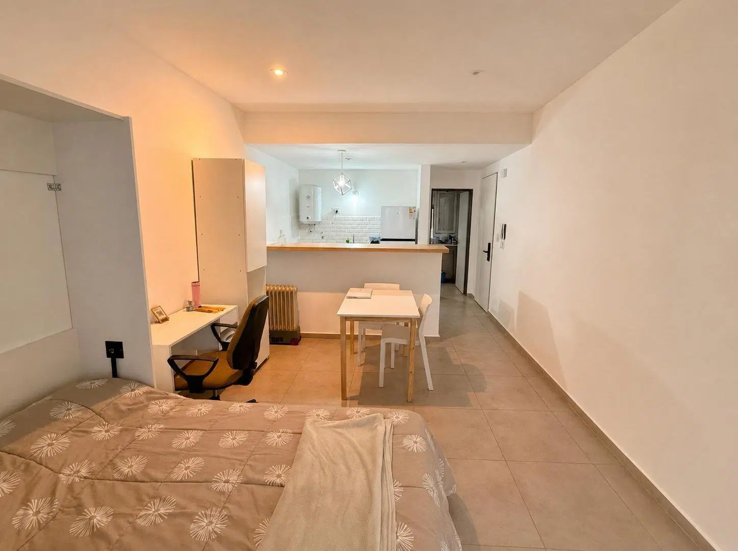 Departamento monoambiente en venta en La Plata sobre 7 con cochera 2